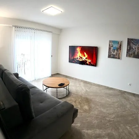 Apartment Dalmatino *